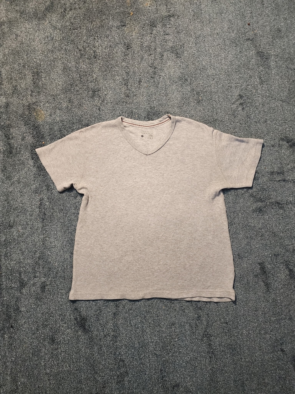 Perry Ellis Men's V-Neck Short Sleeve Tee in Light Gray